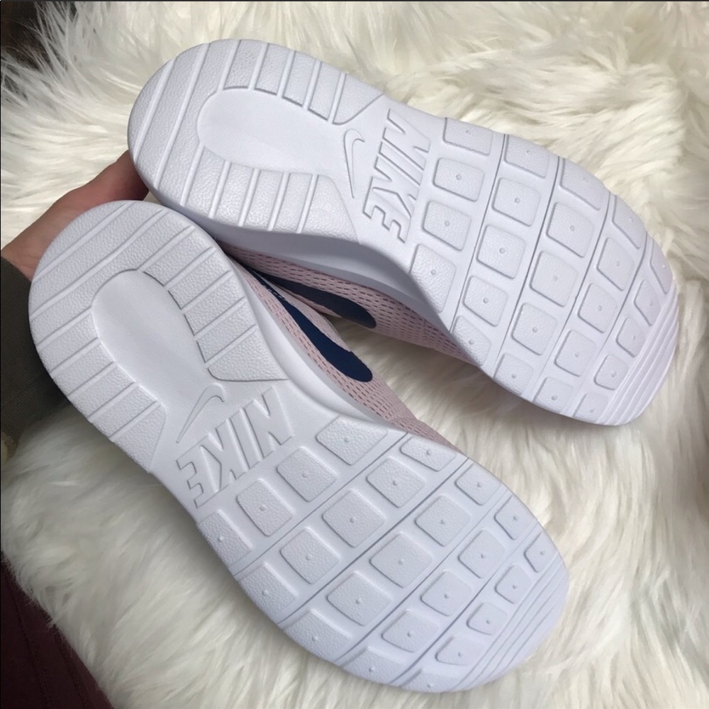 NWOB 💕NIKE TANJUN WOMENS SIZE 8 - Picture 4 of 7